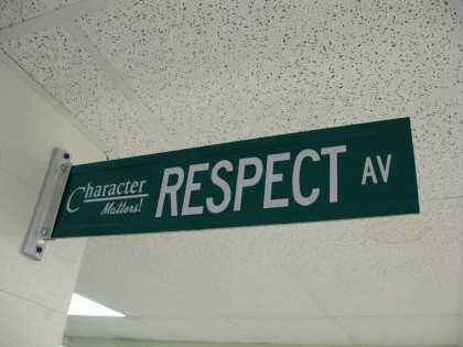 Skilt med ordet respekt. Foto.